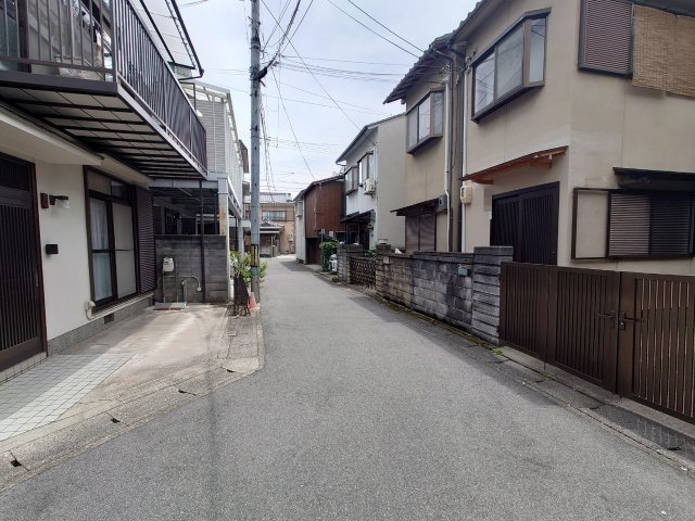 人気の山科駅まで徒歩１６分■全居室６帖以上の３ＤＫ■山科区厨子奥若林町の前面道路含む現地写真|前道