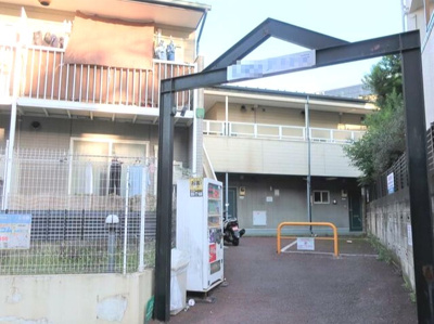 【エントランス】 | LISSAグランデ池袋 | 清潔なエントランスです