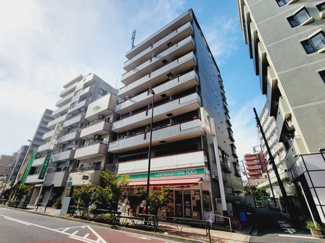 【外観】 | グランシャリオ根岸　鶯谷駅から徒歩３分の好立地！１階がローソン１００で買い物も便利！SRC造の外観タイル張りマンション！オートロック付のためセキュリティー面も安心です！尾竹橋通り沿いで夜道も安心です！