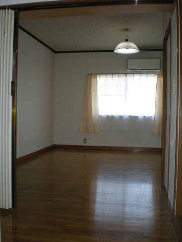 ハイツ鞍岡の居間・リビング