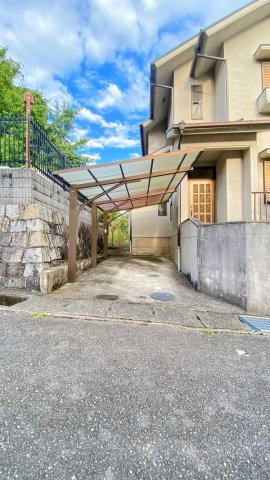 中山桜台5丁目の駐車場