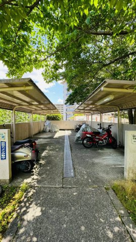 パークハウス猪名川壱番館Ａ棟の駐車場|バイク置き場