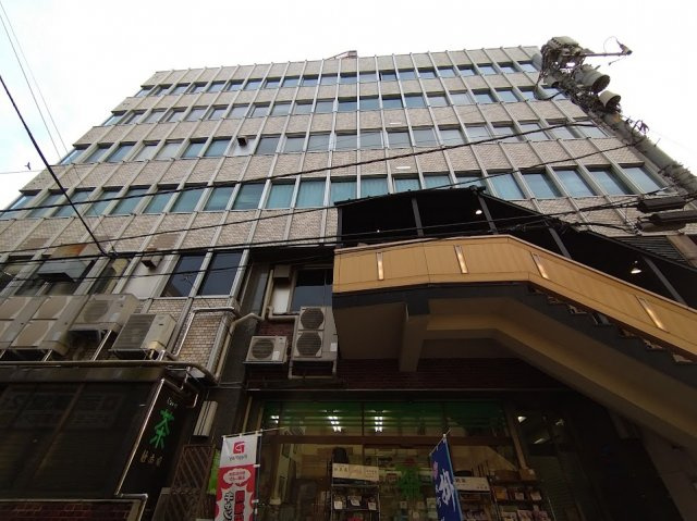 トーシン信濃町駅前ビルの外観