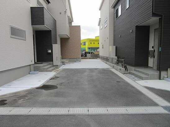 【前面道路含む現地写真】