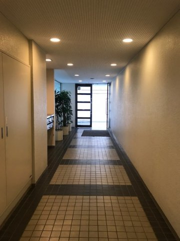 プラムスビル（飲食店の条件）のロビー