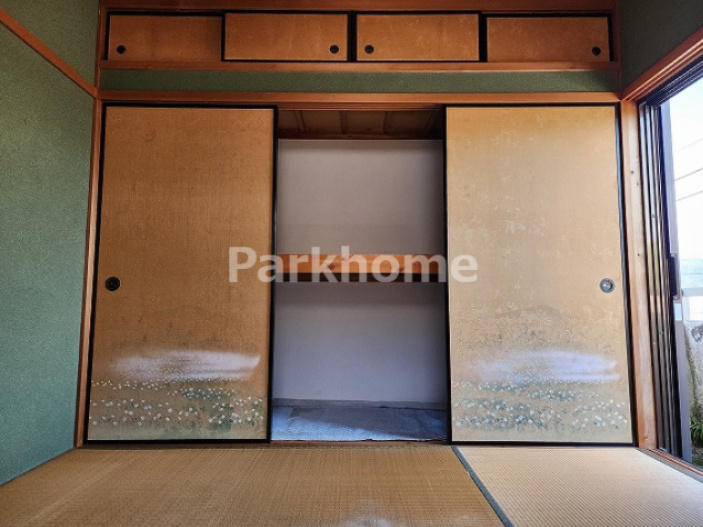 高知市東雲町　中古戸建の和室|和室ならではの温かな和の空間で寛ぎの時間を過ごせます