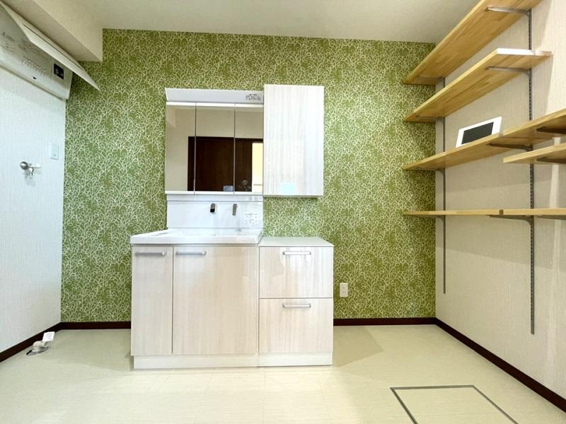 香美市土佐山田町　中古住宅の独立洗面台|新築時の写真