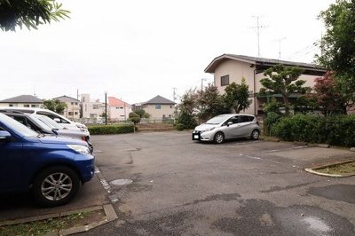 【駐車場】 | ロワール赤塚　13883 | 敷地内に駐車場あり