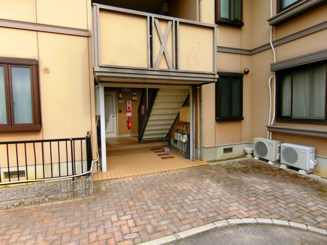 クレールハイツのエントランス