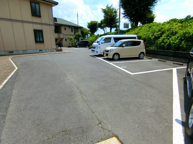 クレールハイツの駐車場