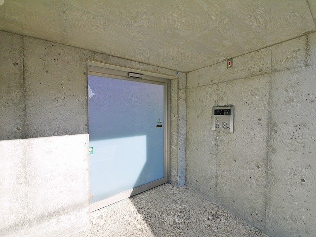 サンブリッジ登美ヶ丘のエントランス|清潔なエントランスです