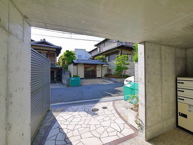 サンブリッジ登美ヶ丘のエントランス|エントランスです