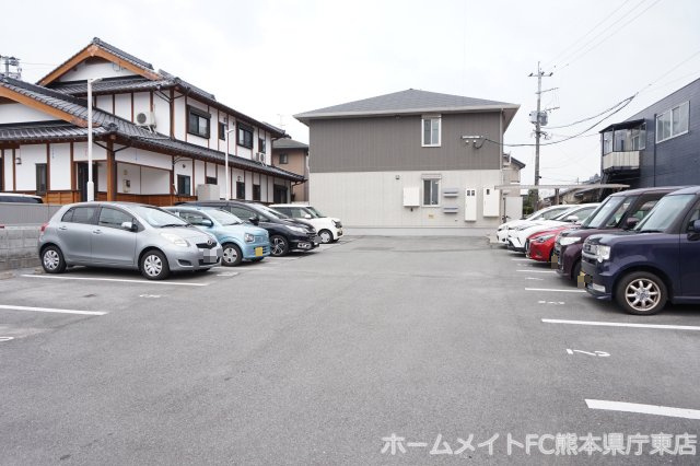 PLEMIER近見の駐車場