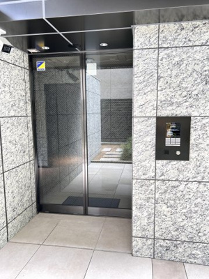 【エントランス】 | クローバー・フロント