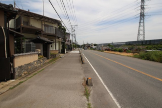 【前面道路含む現地写真】