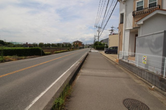 【前面道路含む現地写真】