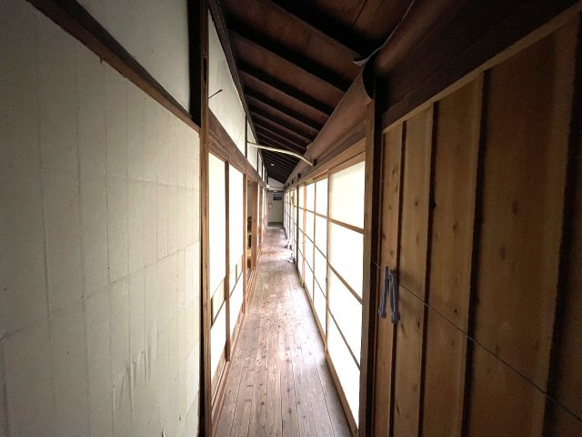 【内装】 | ◇◆伊勢原市大山 古民家(旧旅館)◆◇ | 長く続く廊下は子供達が追いかけっこしている光景が思い浮かびますね。