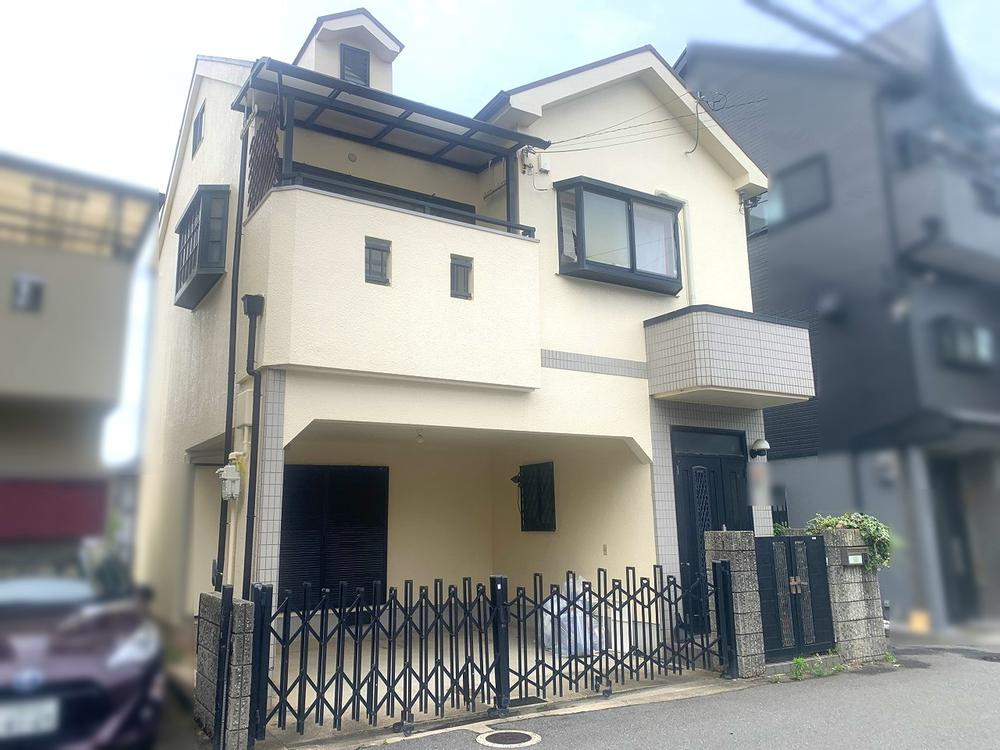 渚栄町　中古一戸建ての外観|新しい生活にいかがでしょうか？外観はお住まいの顔になります。こだわりたいポイントですね。外壁塗装や屋根塗装のご相談も承っております。
■現地内覧・資金計画相談・住宅ローン相談もお問合せ受付中■