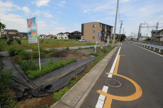 【前面道路含む現地写真】