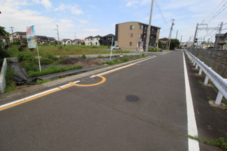 【前面道路含む現地写真】