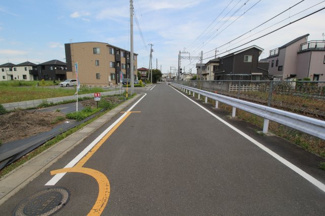 【前面道路含む現地写真】