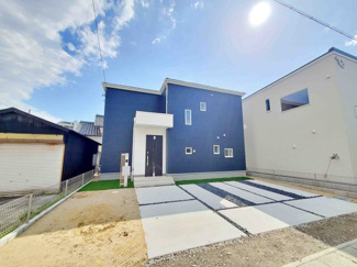 【外観】 | 自転車やバイクなどを置くことのできるゆとりの広さ♪