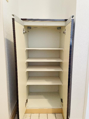 【玄関】 | アウグーリ室見 | 別号室の写真になります。現況優先。