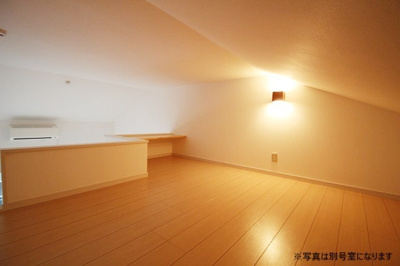 【洋室】 | THE MEWS FLAT吉塚 | 別号室の写真になります。現況優先。