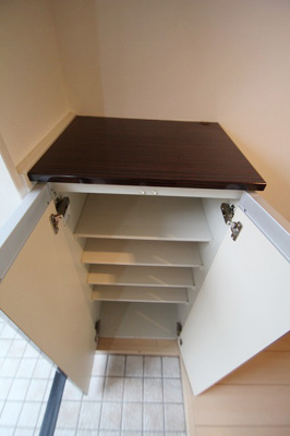 【玄関】 | THE MEWS FLAT吉塚 | 別号室の写真になります。現況優先。