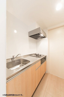 【キッチン】 | REVEUR箱崎 | 別号室の写真になります。現況優先。