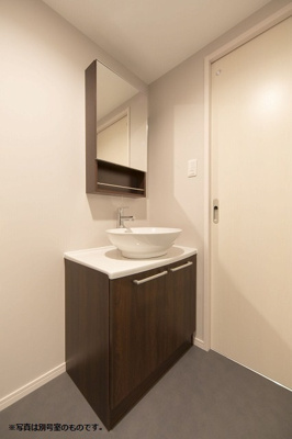 【洗面所】 | REVEUR箱崎 | 別号室の写真になります。現況優先。