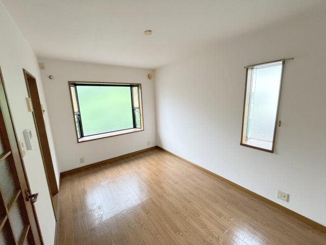 ハイツ本町の居間・リビング