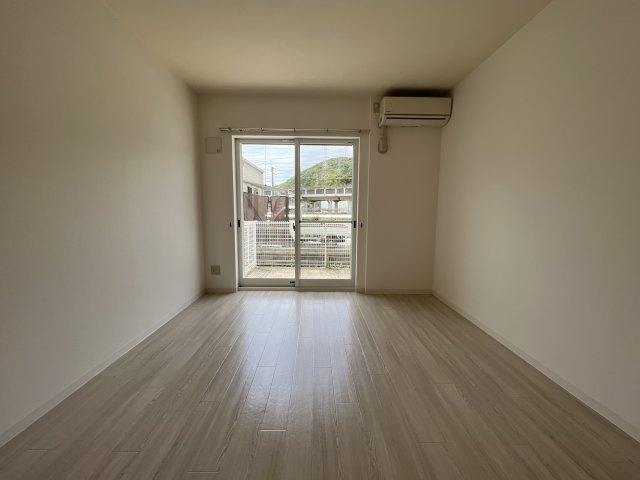 メゾンサンベリーナの居間・リビング