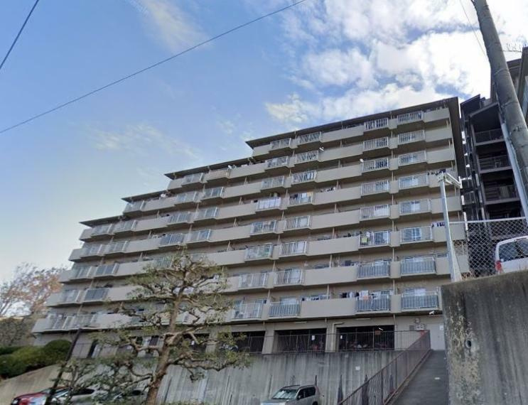 グリーンタウン香里ケ丘の外観|新しい生活にいかがでしょうか？外観はお住まいの顔になります。こだわりたいポイントですね。水回りリフォームやリノベーションも承ってます。
■現地見学・資金計画相談・住宅ローン相談もお問合せ受付中■