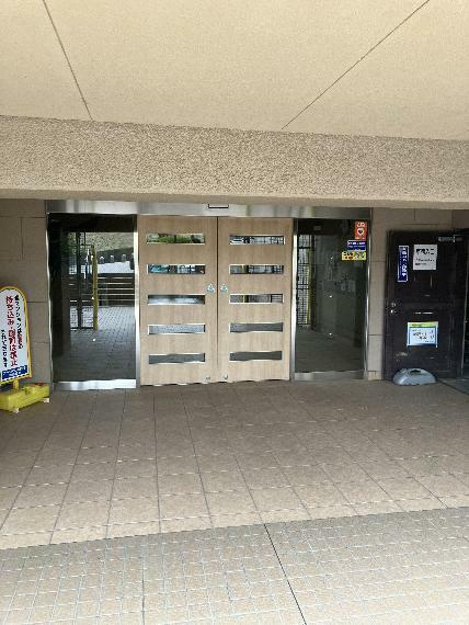 グリーンタウン香里ケ丘のエントランス|エントランス■物件内覧・資金計画相談・住宅ローン相談、リフォーム相談、お問合せ受付中■
※当日・翌日のご内覧、ご相談はお電話でのお問合せがスムーズです！