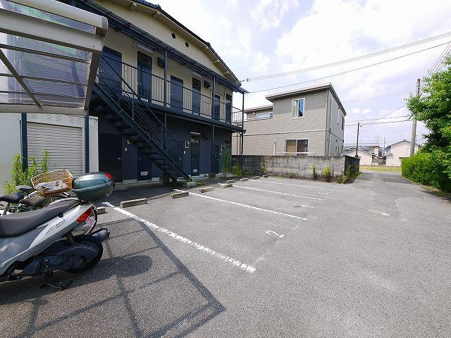 吉田ハイツの駐車場