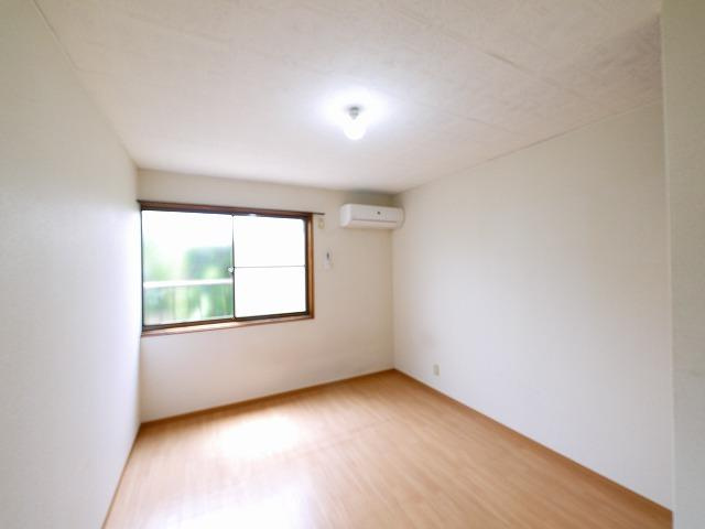 吉田ハイツの洋室