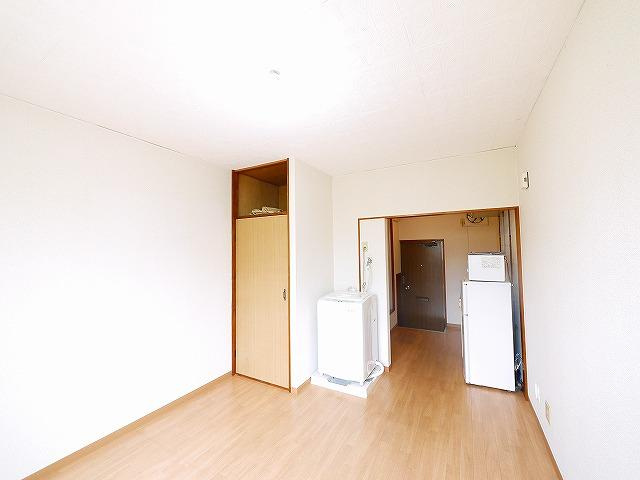 吉田ハイツの洋室