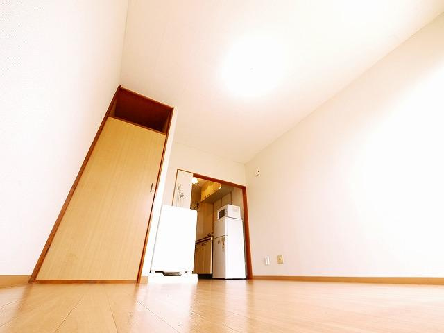 吉田ハイツの洋室