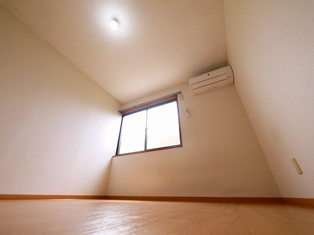 吉田ハイツの洋室