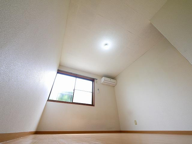 吉田ハイツの居間・リビング