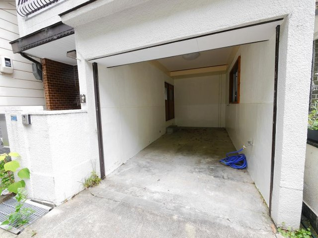 千鳥町4丁目戸建の駐車場|ハイルーフ可