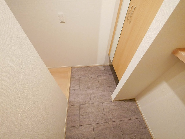 楓　A棟の玄関|落ち着いた玄関です