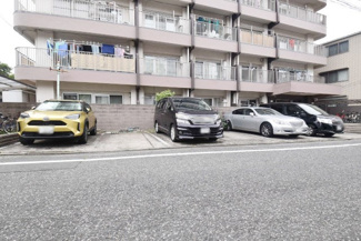 【駐車場】 | 自転車置き場。マンションの共用部にあたります。空きの有無や駐輪料金、各戸の台数制限などについては、改めてお問い合わせください。～即日のご見学可能～　お問合せはお気軽にどうぞ。