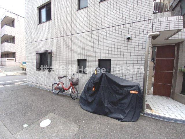 エスポワール春日野道Ⅲの駐車場