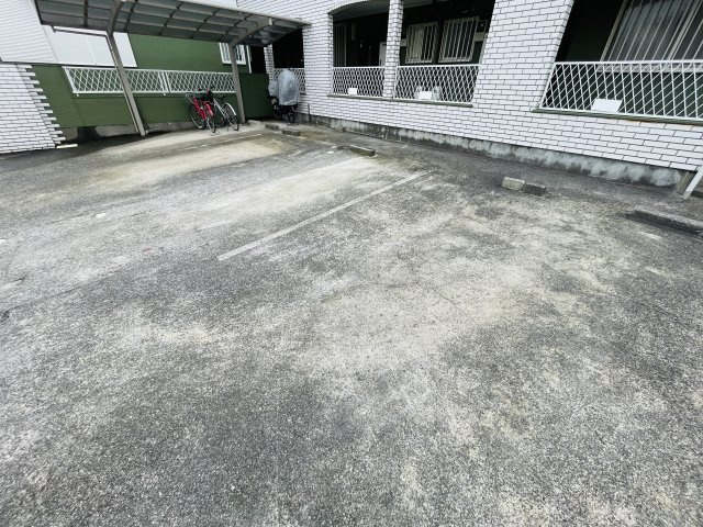 パークヒルズの駐車場