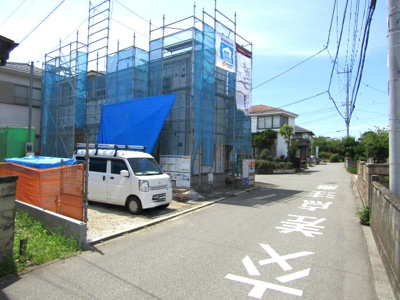 【前面道路含む現地写真】 | ブルーミングガーデン甲斐市篠原　1号棟 | 前面道路含む現地写真です