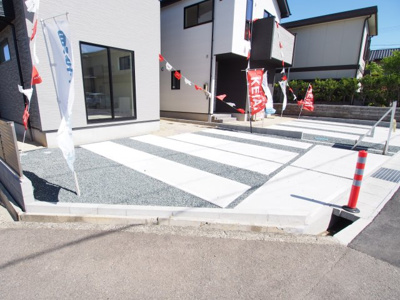 【駐車場】 | Ricca　南沢又　6期　1号棟 | 並列駐車可能です◎
