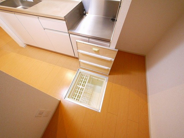 クラージュのキッチン|床下収納つき