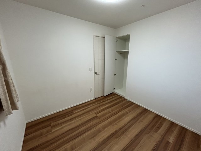 プレミスト京町本丁の洋室